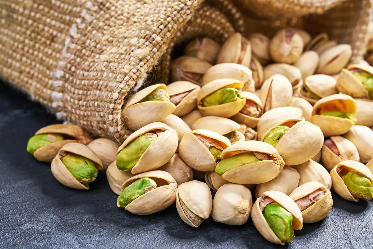6 עובדות בריאותיות על פיסטוקים (כולל ערכים תזונתיים)