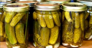 5 סיבות מדהימות ומפתיעות שיגרמו לכם לאכול מלפפונים חמוצים כבר עכשיו