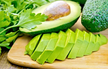 13 סיבות שיגרמו לכם לאכול אבוקדו אחד בכל יום