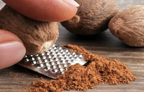 אגוז מוסקט יתרונות הבריאות העיקריים, ערך תזונתי וכמה מותר לאכול