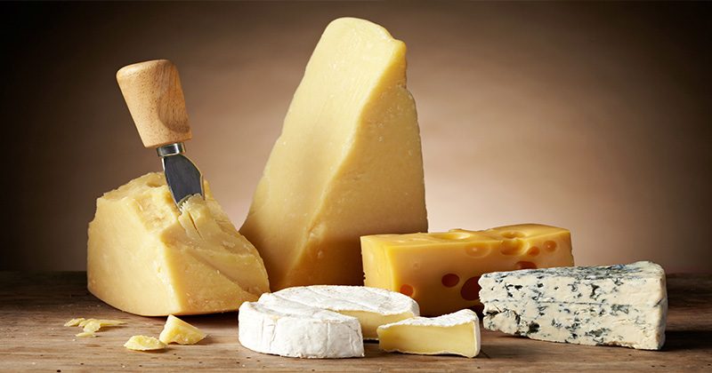 6 איתותים שאתם אוכלים יותר מידי גבינה