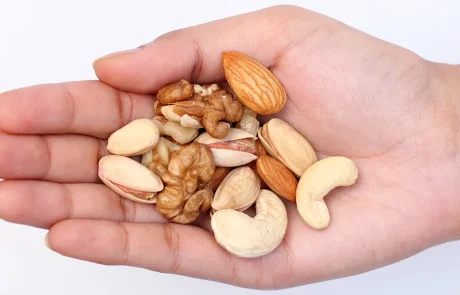 ירידה במשקל ואגוזים, כיצד הם קשורים ואיך עושים את זה?