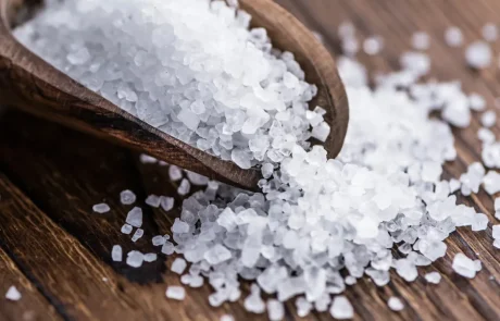 טעיתם כל השנים: ההבדל האמיתי בין מלח כשר למלח ים