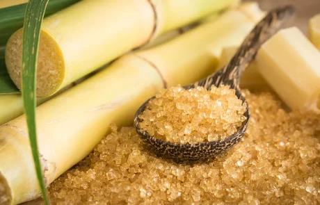 סוכר קנים או סוכר לבן? ההבדל שיטלטל את מה שחשבתם עד היום