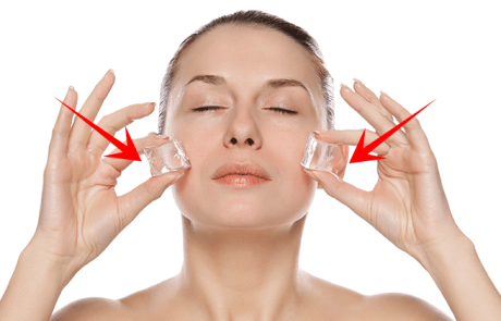 5 היתרונות של הנחת 2 קוביות קרח על הפנים